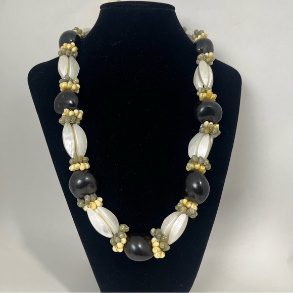 VTG Mini Shell & Lucite Chunky Ribbon Tie Necklace - Picture 2 of 13